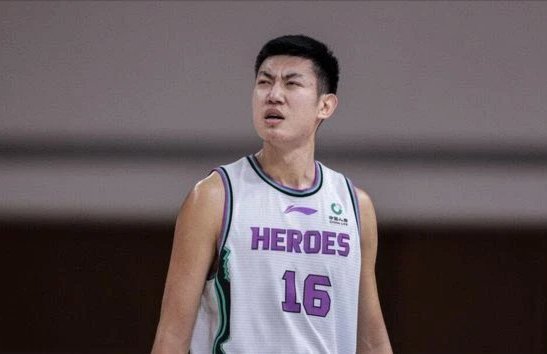 边后卫离队：战术转型与青训危机