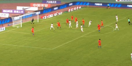 蓉城1-0领先泰山，茹萨头球破门，克雷桑伤退离场