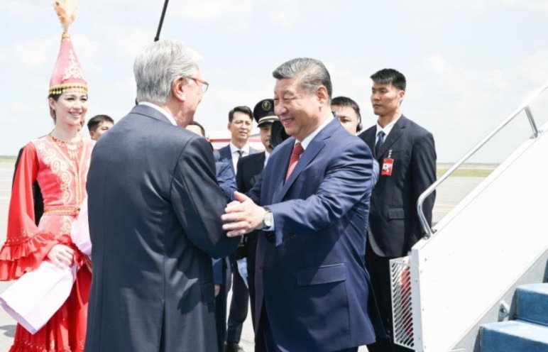 世体：巴萨不会竞争桑坦德中卫萨利纳斯，400万才是心理价位