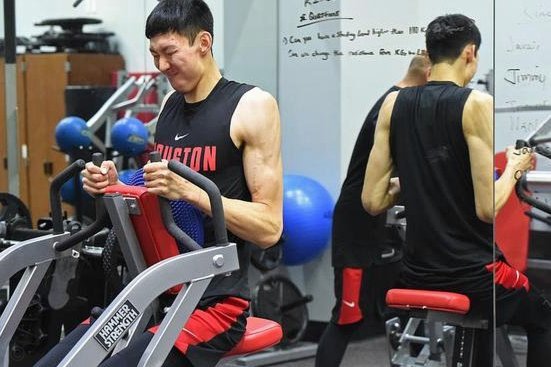 挪威两连胜，厄德高划船庆功引球迷互动