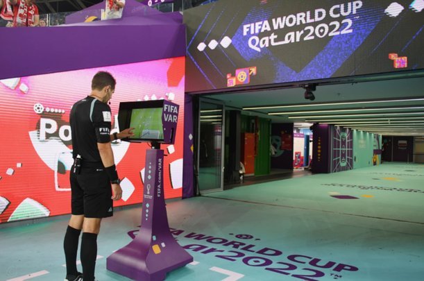 FIFA谈恩博洛红牌：VAR介入后恢复了公正，相关协议将被审查